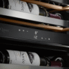 vinska vitrina mQuvee WKED112FGBP (8) Vinska vitrina mQuvee WKED112FGBP