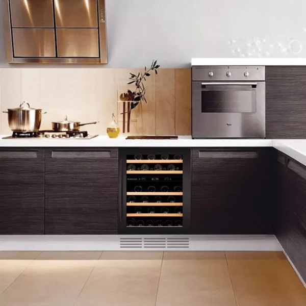 Vinska vitrina DUNAVOX DAUF-46.145DB sprednji pogled