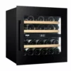 Notranjost vinske vitrine Dunavox DVP-25.65DB z lesenimi policami