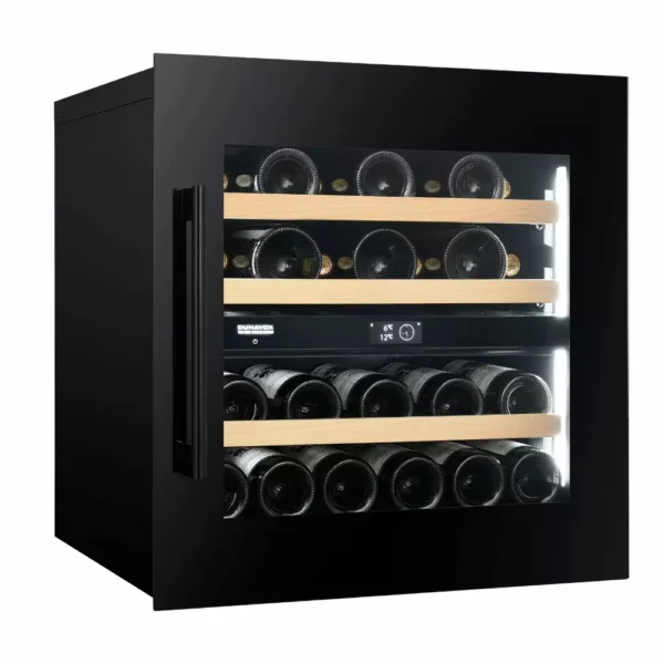 Notranjost vinske vitrine Dunavox DVP-25.65DB z lesenimi policami