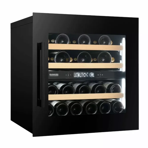 Vinska vitrina DUNAVOX DVS-25.65DB notranjost z lesenimi policami