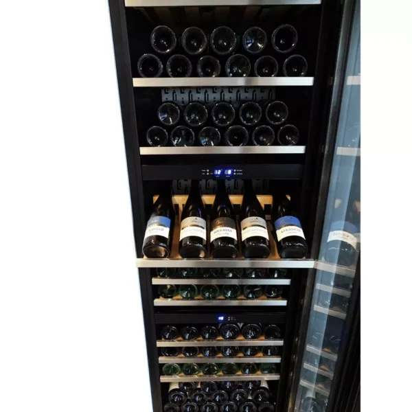 Vinska vitrina DUNAVOX DX-89.246TB – elegantna črna vrata z UV steklom