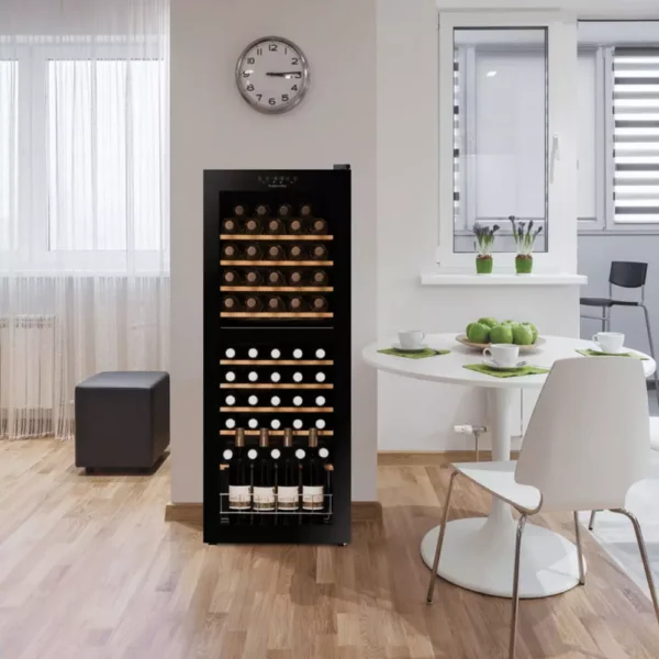 Vinska vitrina DUNAVOX DXFH-50.142 – notranjost vinske vitrine