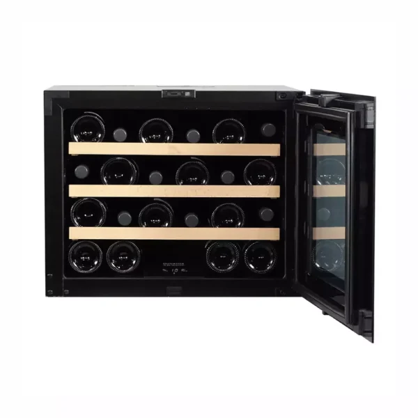 Notranjost vinske vitrine Dunavox DXJ-24.51B z lesenimi policami