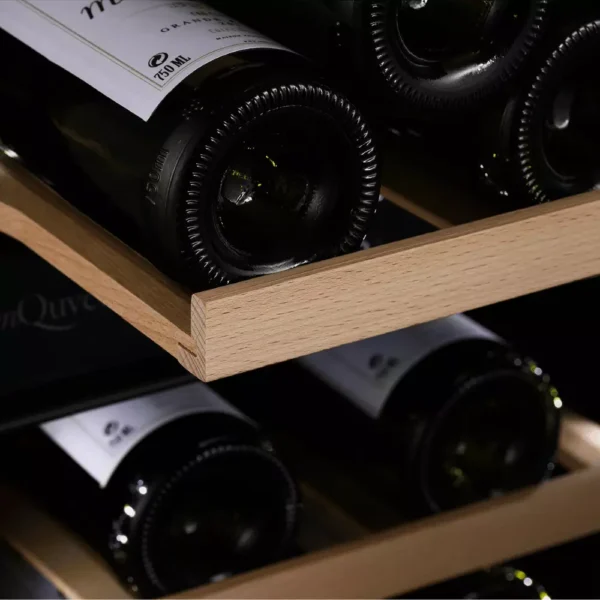 LED osvetlitev vinske vitrine mQuvee WCD40FGB