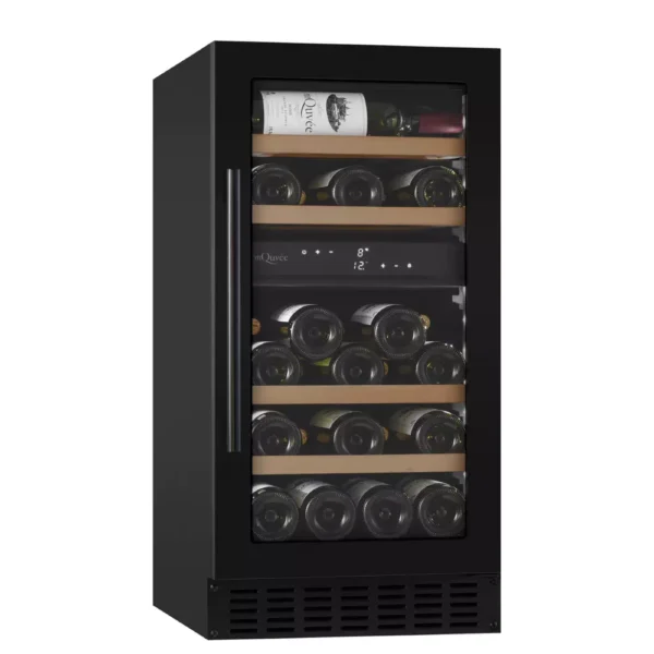 Vinska vitrina mQuvee WCD40AB-700 notranjost z lesenimi policami