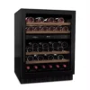 Vinska vitrina mQuvee WCD60AB-700 notranjost z lesenimi policami