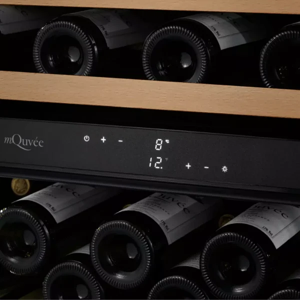 Vinska vitrina mQuvee WCD60AB-700 črna steklena vrata UV zaščita